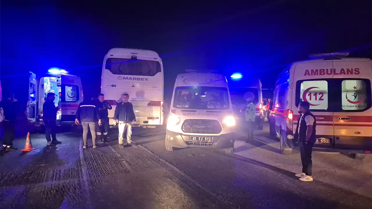 İzmir’de Işçi Servisleri Çarpıştı 13 Kişi Yaralandı 2