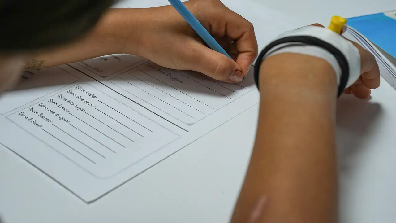 İzmir’de Okula Gidemeyen Çocuklar Için Sınıflar Hastanede 3