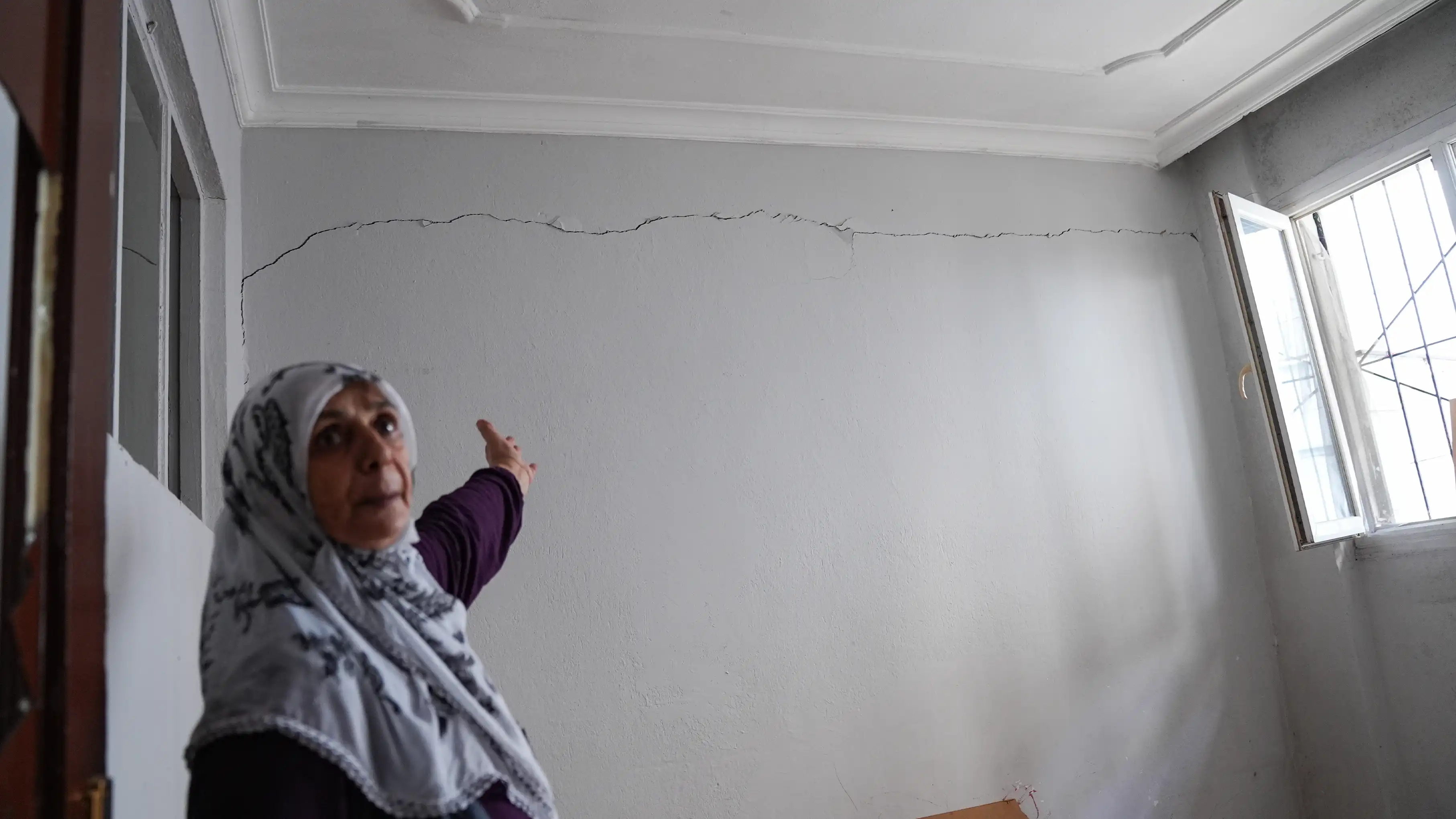 İzmir’de Tünel Çalışması Evlerde Hasara Yol Açtı 1