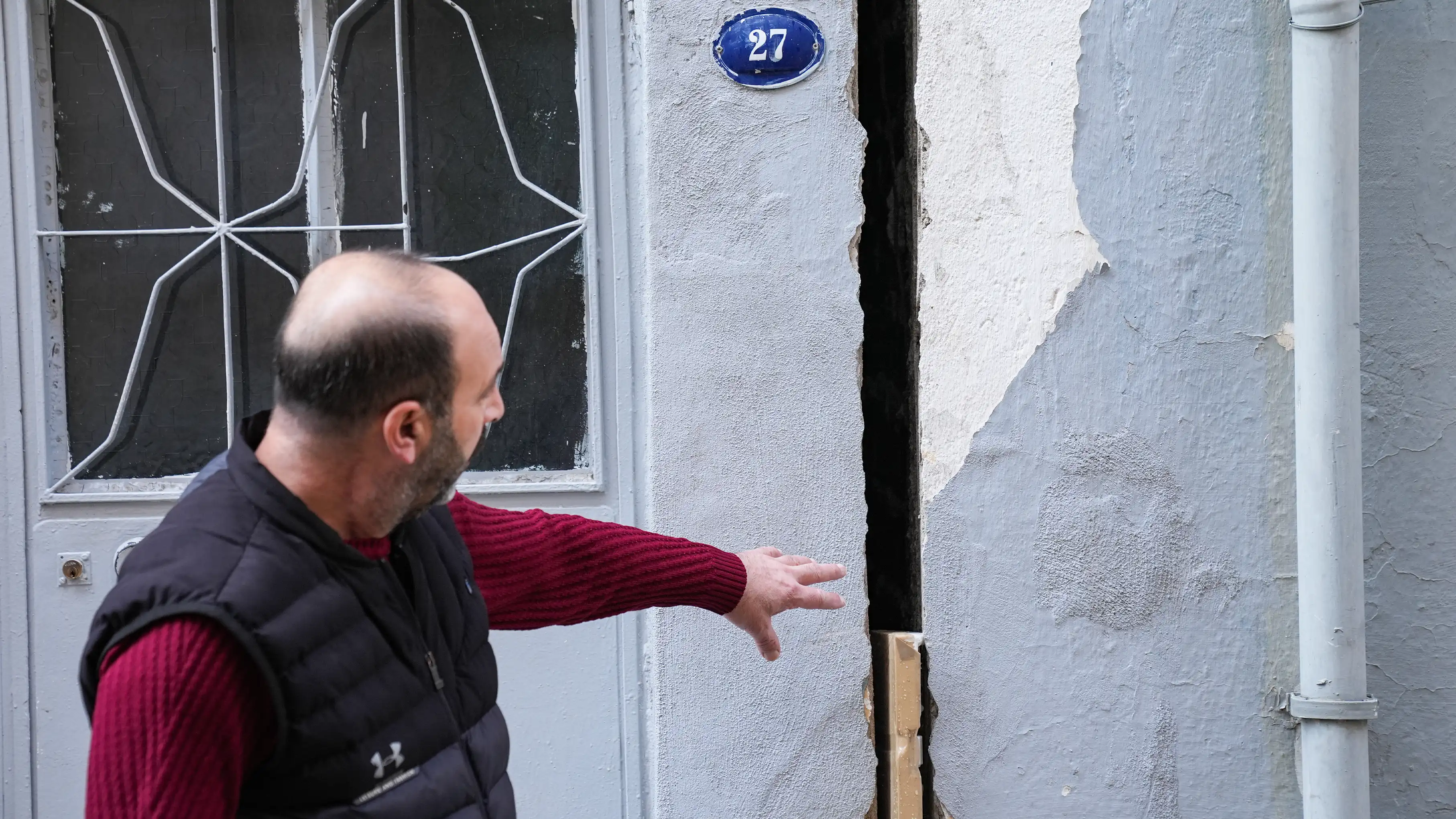 İzmir’de Tünel Çalışması Evlerde Hasara Yol Açtı 2