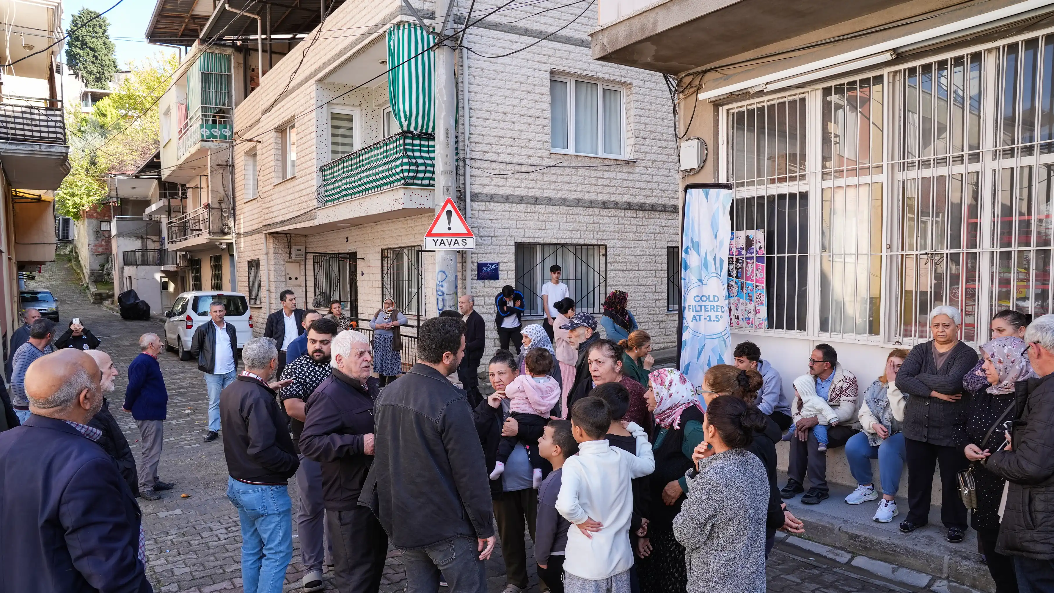 İzmir’de Tünel Çalışması Evlerde Hasara Yol Açtı 6