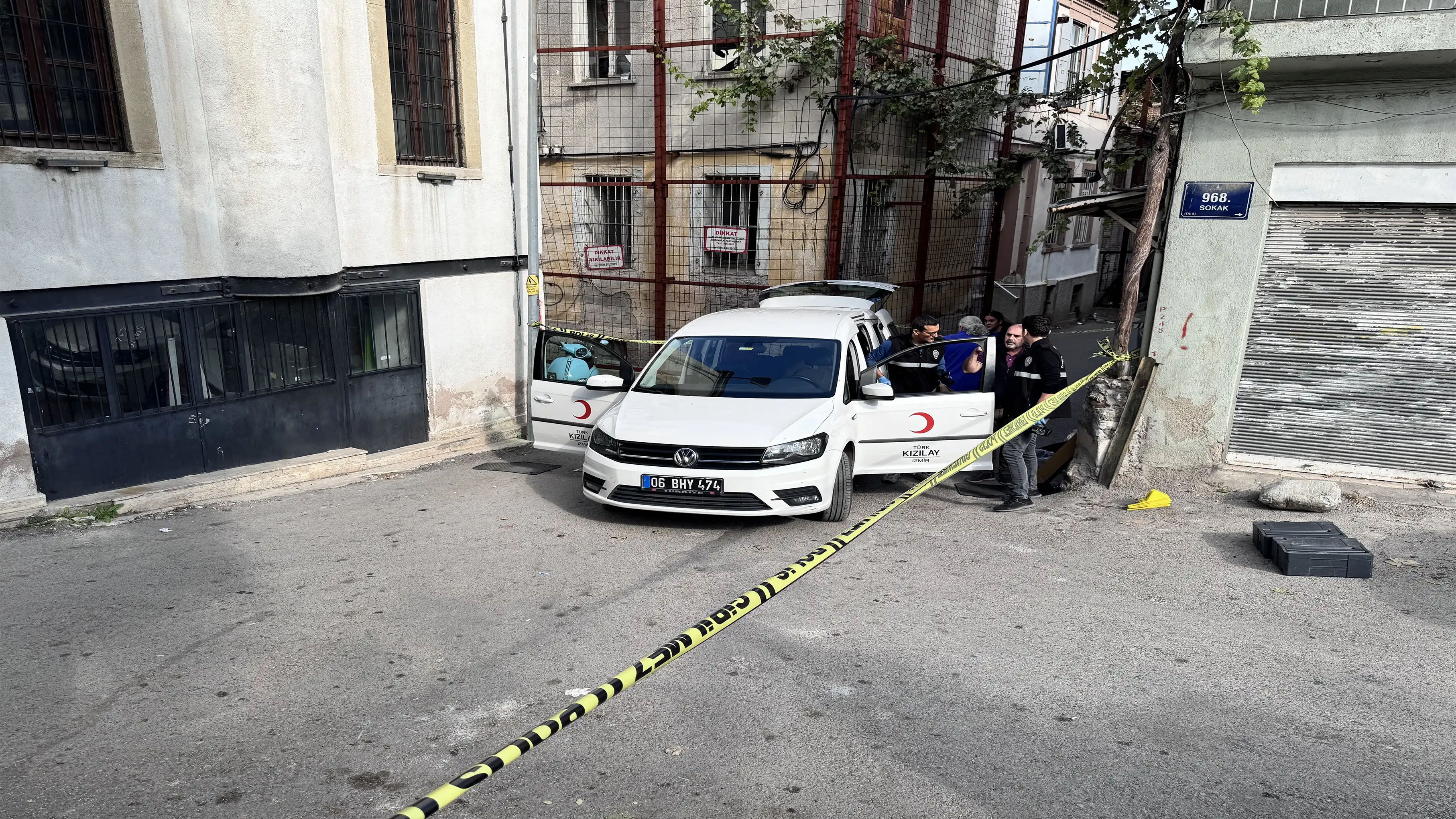 İzmir'de Yol Verme Tartışması Silahlı Kavgaya Dönüştü