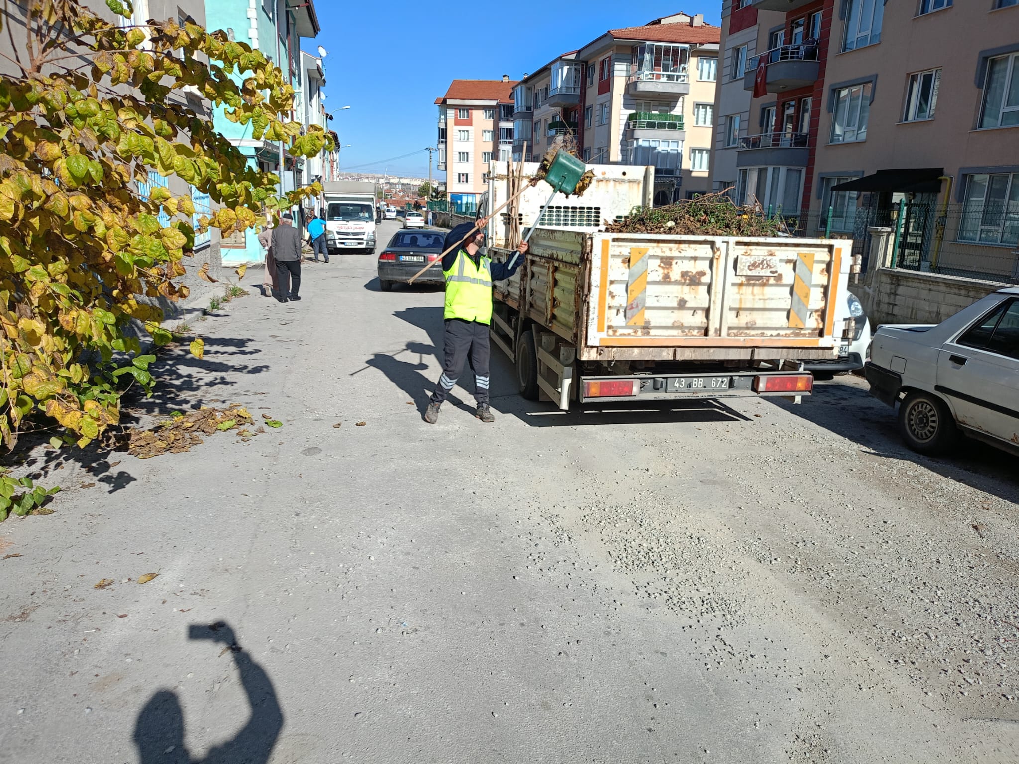 Kütahya Bahçelievler Kadir Adlım Okulu Çevresinde Temizlik Çalışması (2)