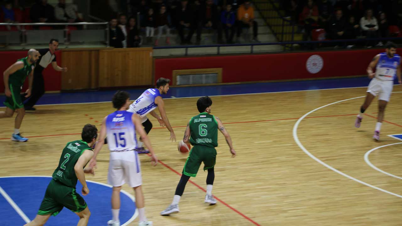 Kütahya Belediyespor Namağlup Ilerleyişini Sürdürüyor5