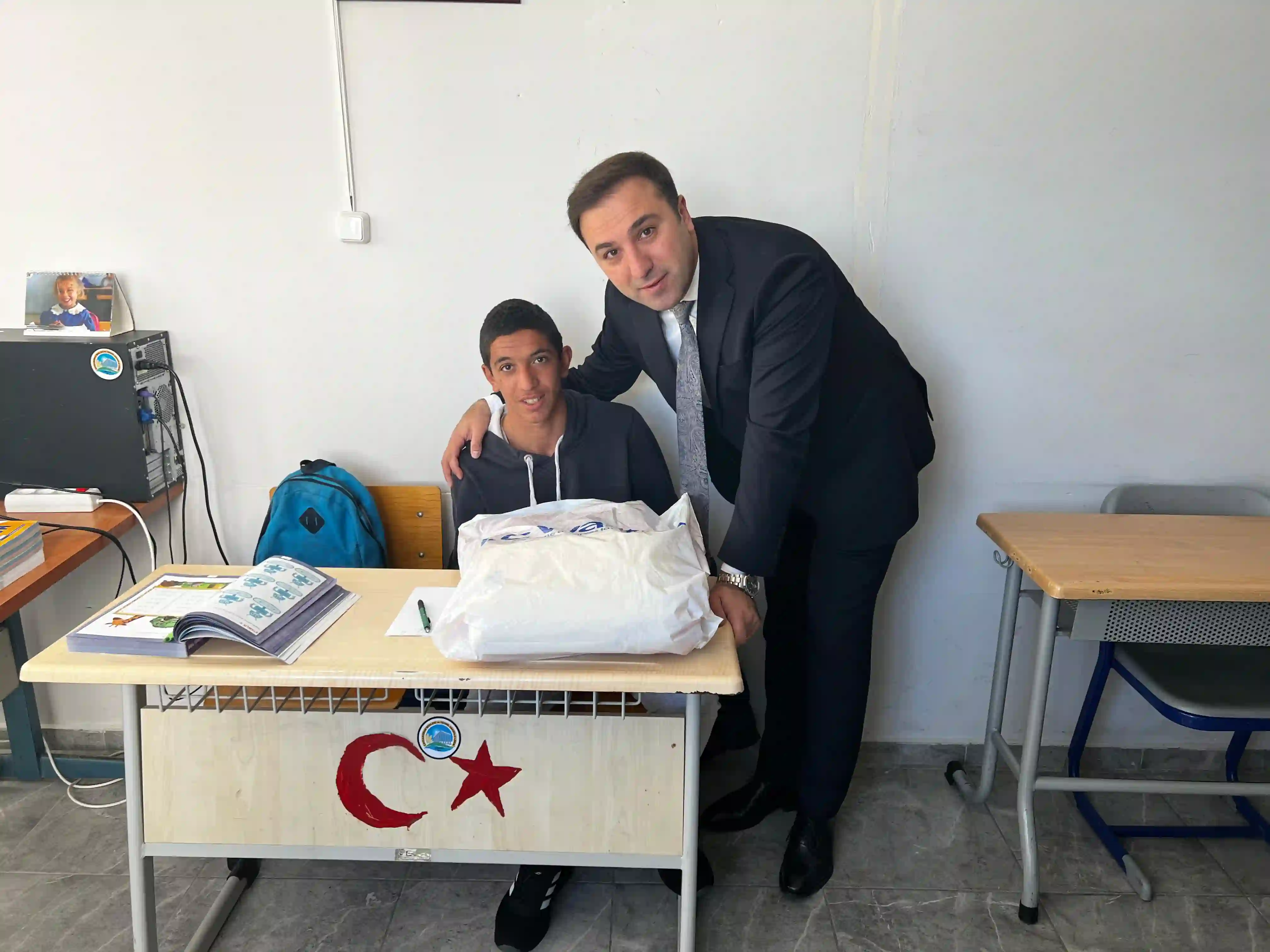 Kütahya Çavdarhisar’da Öğrencilere Kıyafet Sürprizi1