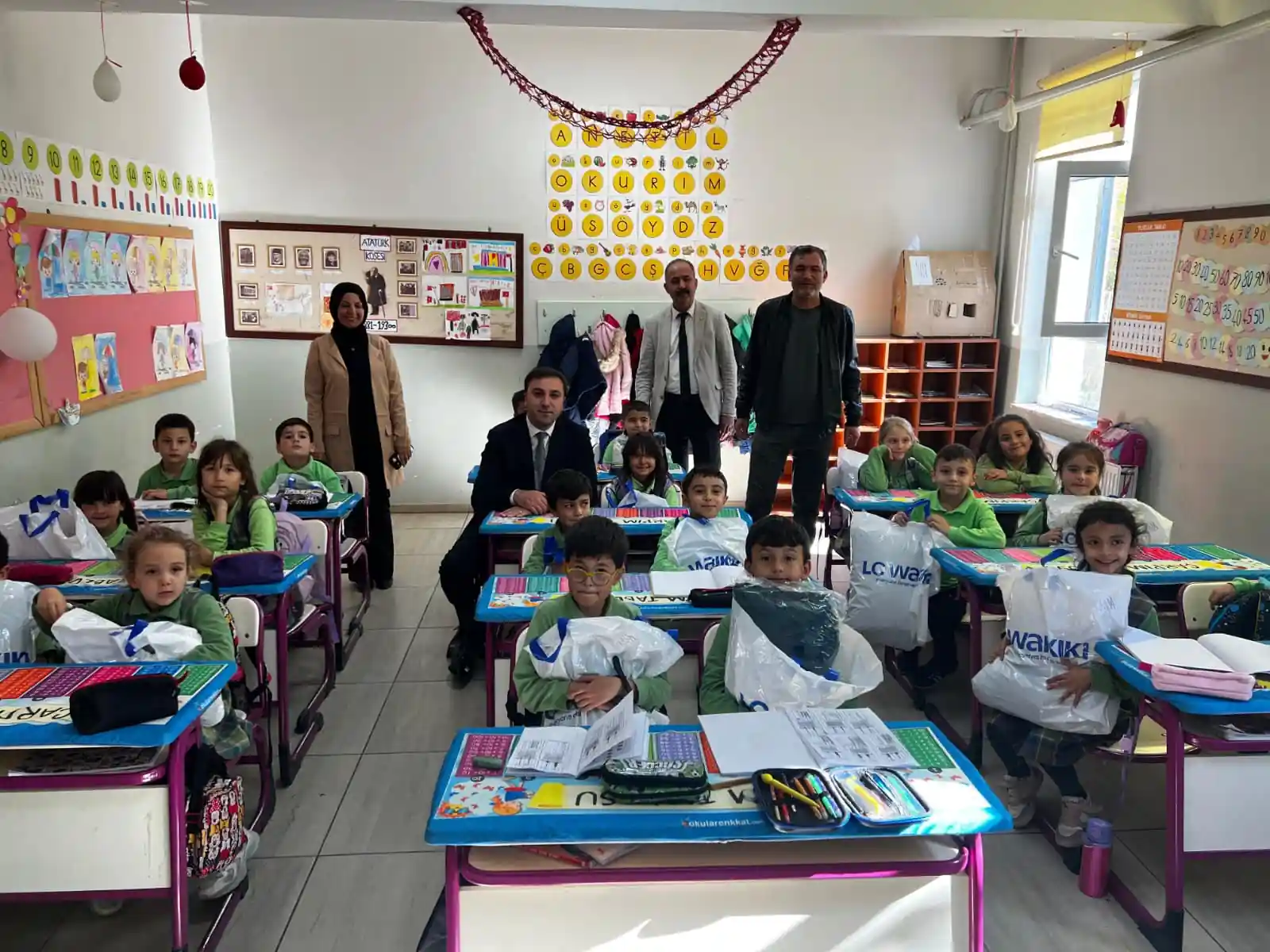 Kütahya Çavdarhisar’da Öğrencilere Kıyafet Sürprizi3