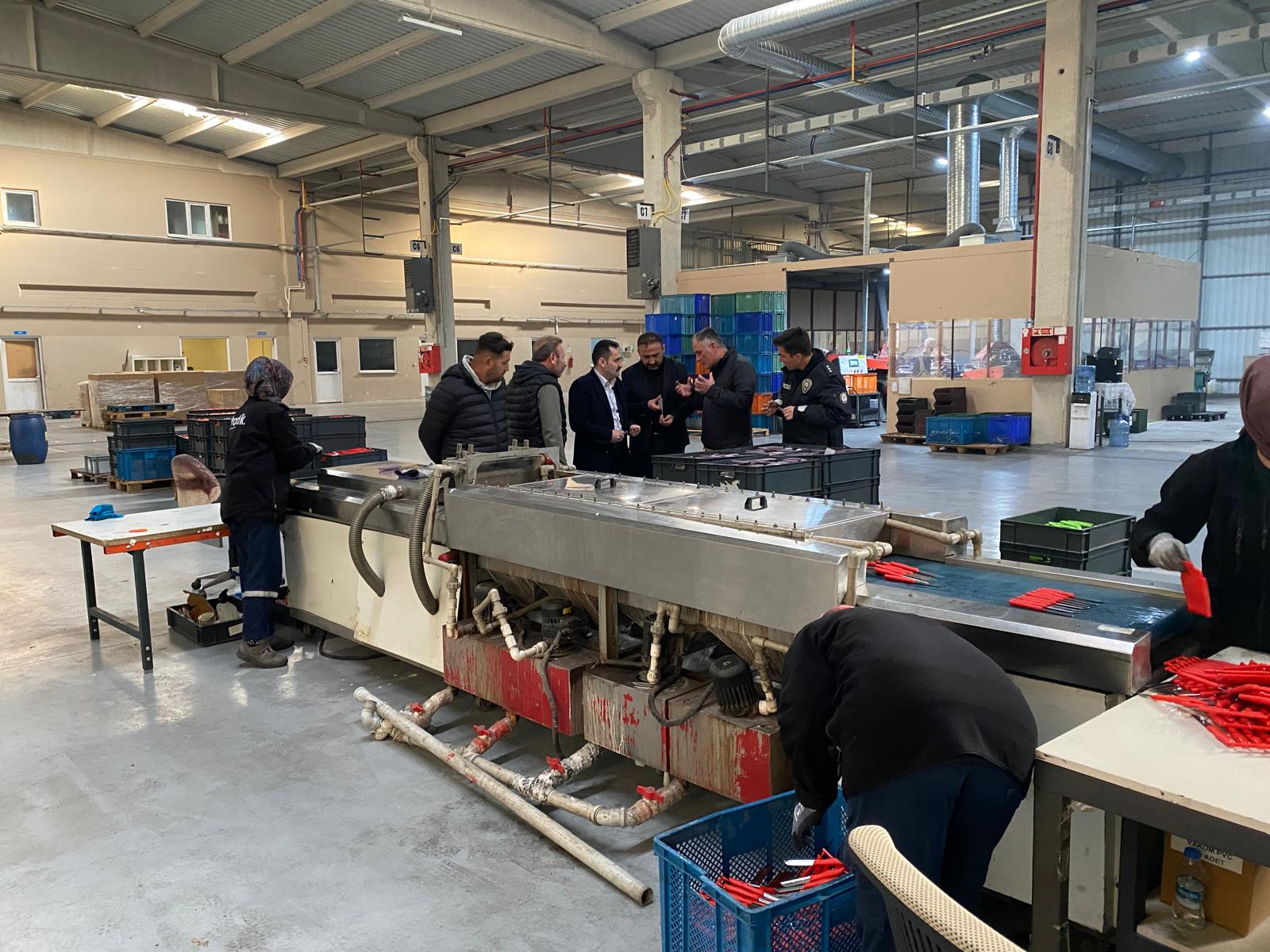 Kütahya Domaniç’te Kaymakam Bağcı’dan Bıçak Fabrikasına Ziyaret2
