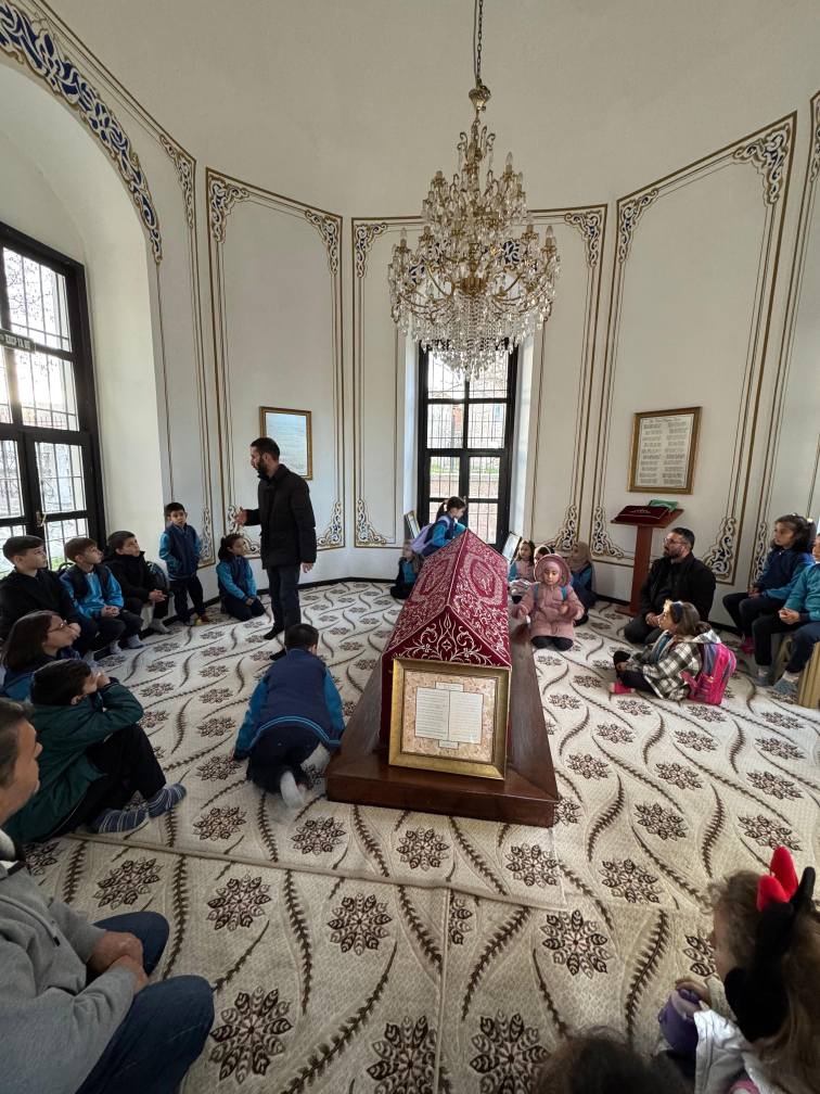 Kütahya Domaniç’te Öğrenciler Hayme Ana’yı Ziyaret Etti1