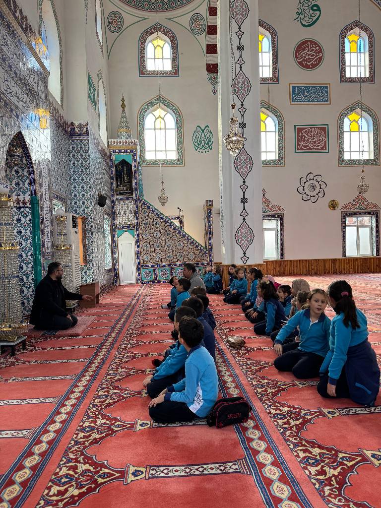 Kütahya Domaniç’te Öğrenciler Hayme Ana’yı Ziyaret Etti2