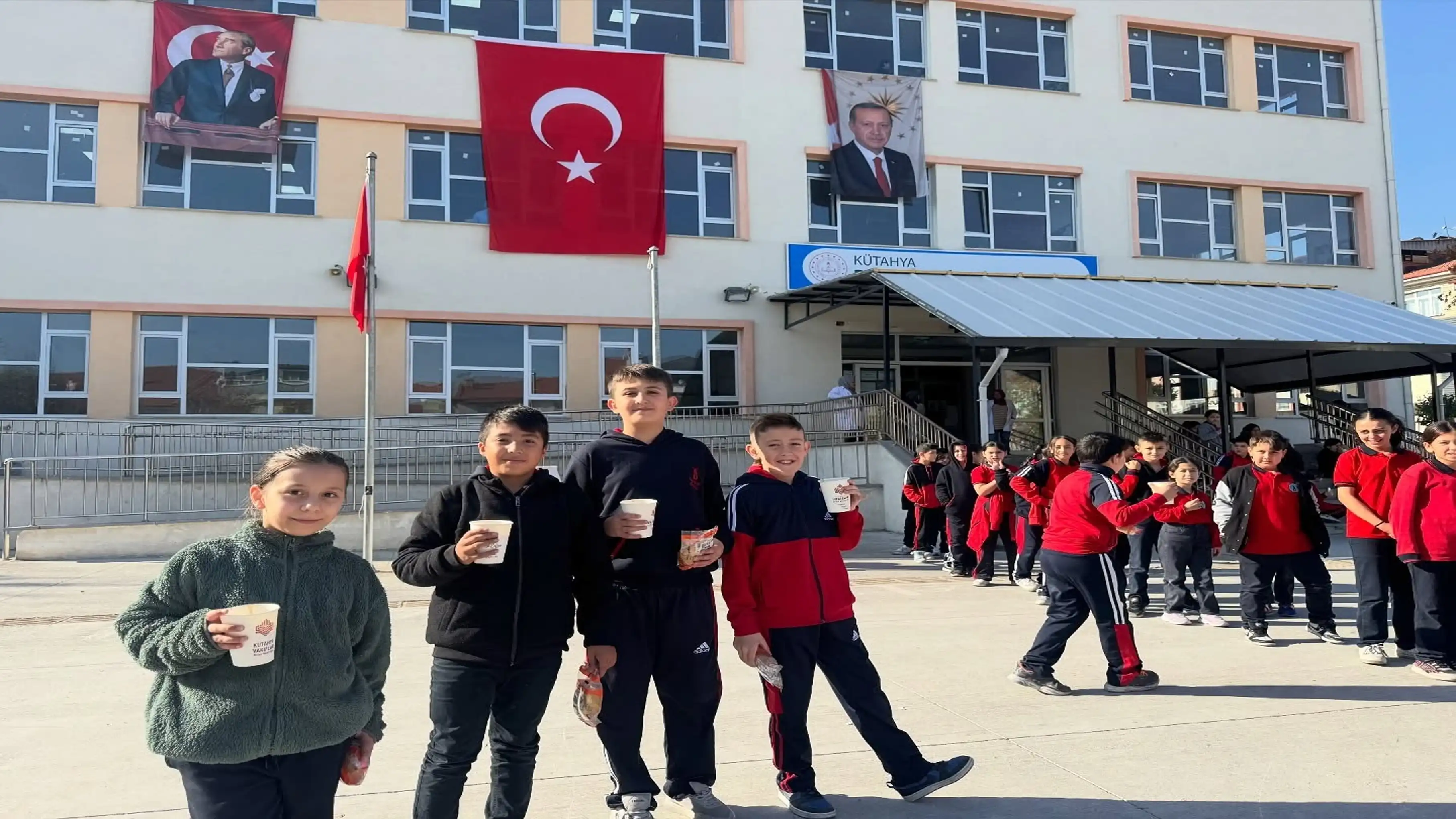 Kütahya Dumlupınar Ortaokulu’nda Öğrencilere Vakıf Çorbası Ikramı 1