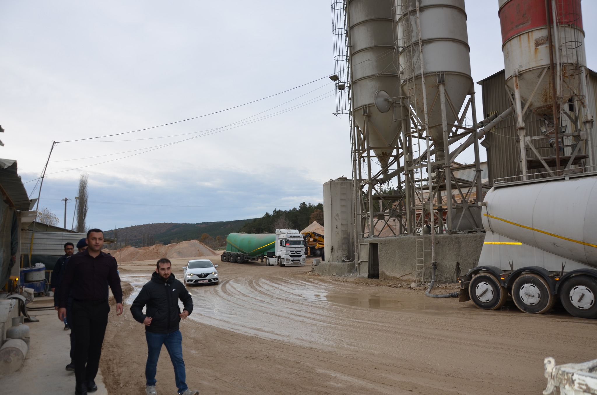 Kütahya Emet Kaymakamı Başkapan’dan Beton Tesisi Ziyareti1