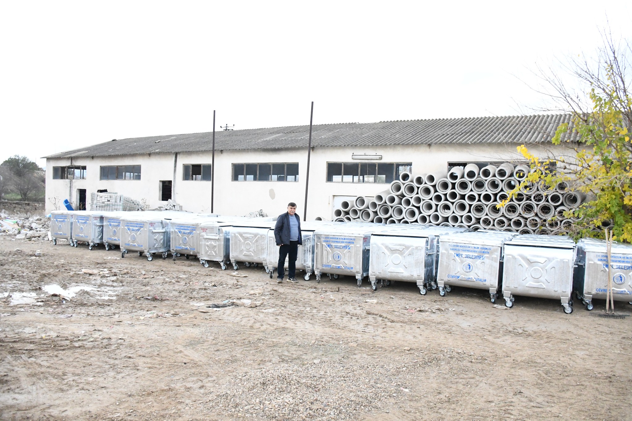 Kütahya Emet’e Bakanlıktan Hibe Çöp Konteyneri