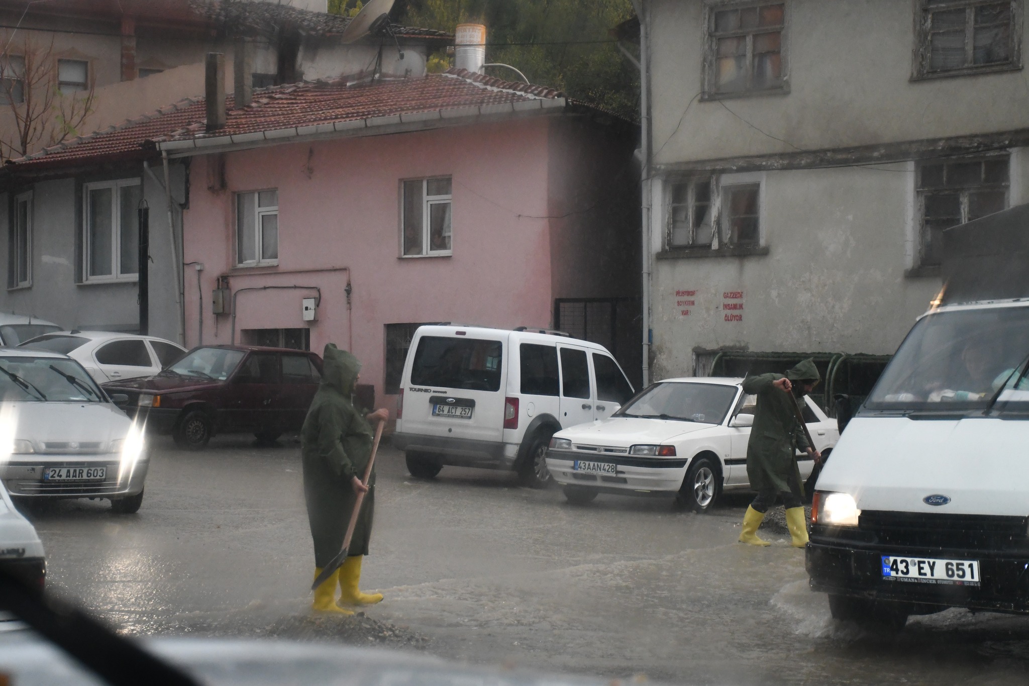 Kütahya Emet’te Sağanak Yağışa Anında Müdahale2,