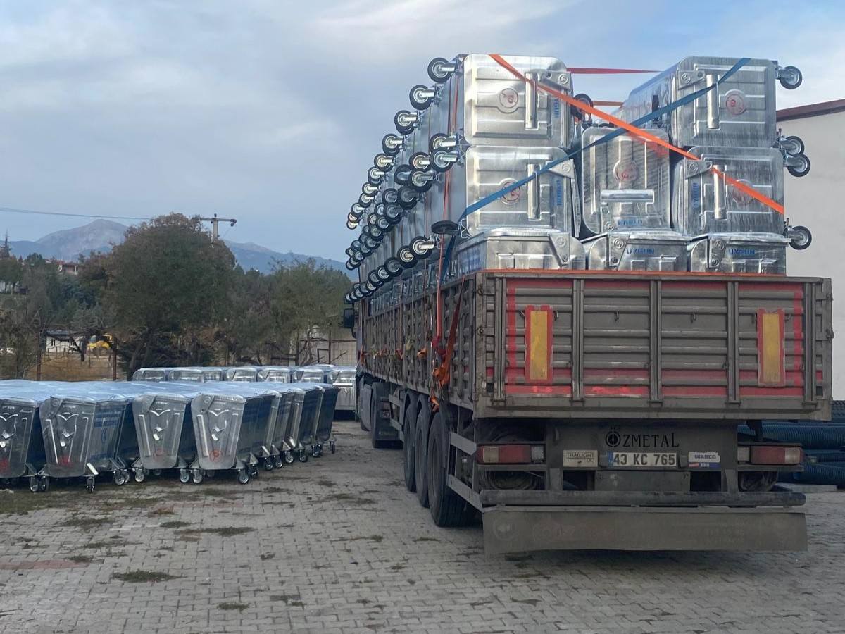 Kütahya Gediz’de Yeni Çöp Konteynerleri Teslim Edildi2