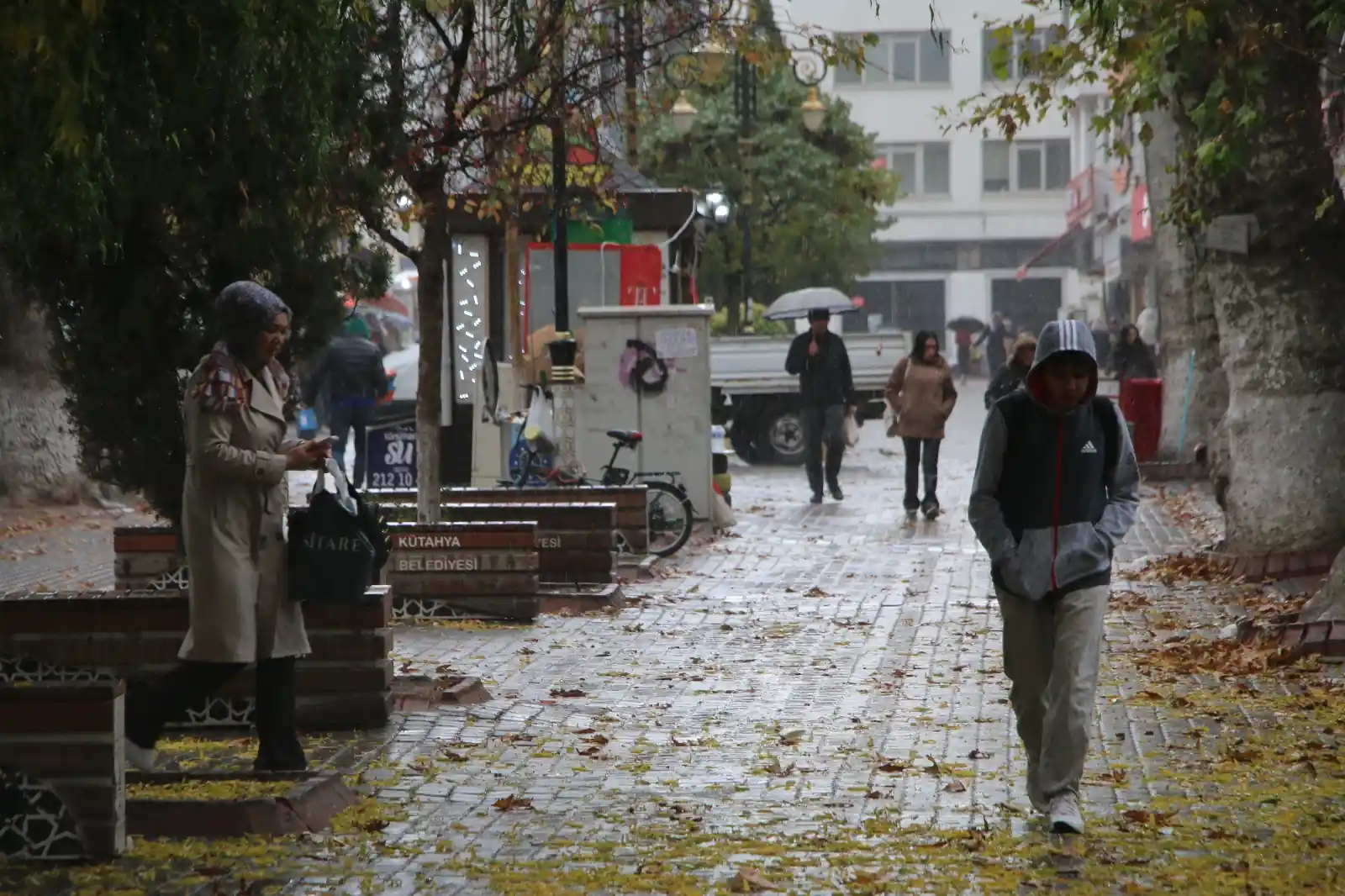Kütahya’da Ani Sağanak Hazırlıksız Yakaladı2