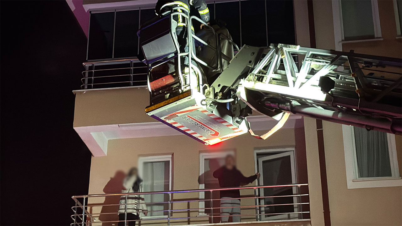 Kütahya'da Aparmandaki Yangında Can Pazarı Yaşandı3