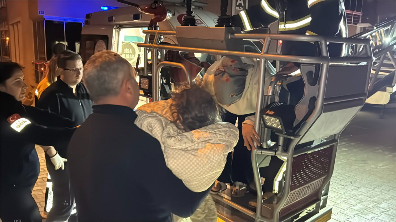 Kütahya'da Aparmandaki Yangında Can Pazarı Yaşandı7