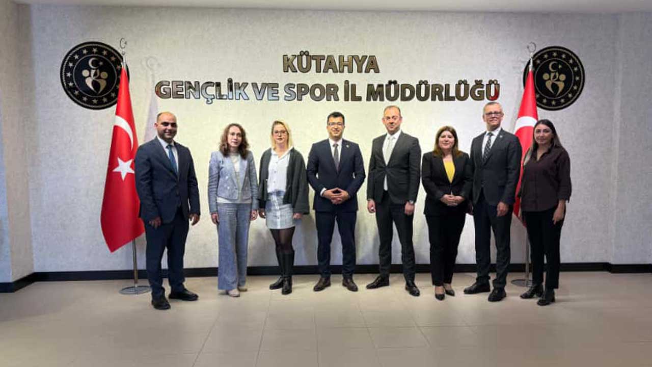 Kütahya’da Başarılı Sporcular Için Eğitimde Imzalar Atıldı 8