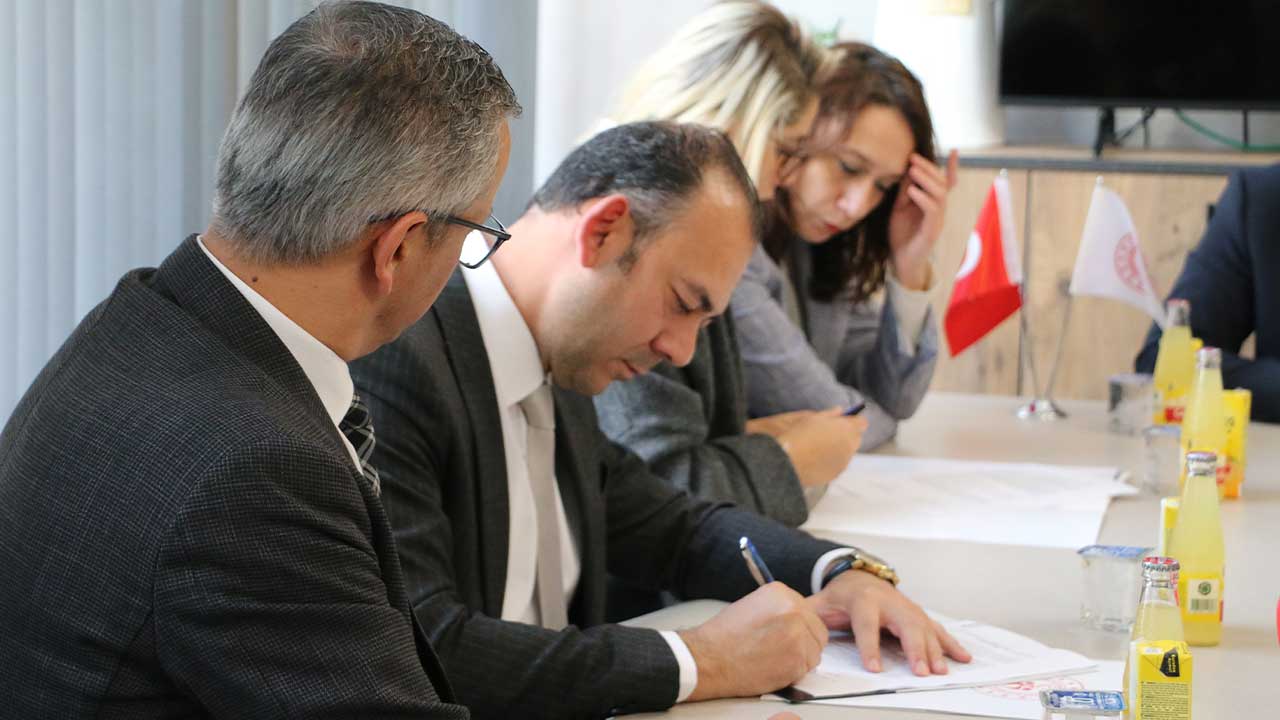 Kütahya’da Başarılı Sporcular Için Eğitimde Imzalar Atıldı3