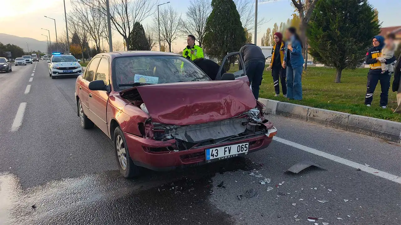 Kütahya'da Çevre Yolunda Kaza, 3 Yaralı7