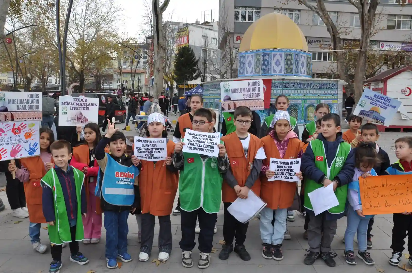 Kütahya’da Çocuklar Zulme Uğrayan Çocuklar Için Yürüdü 2