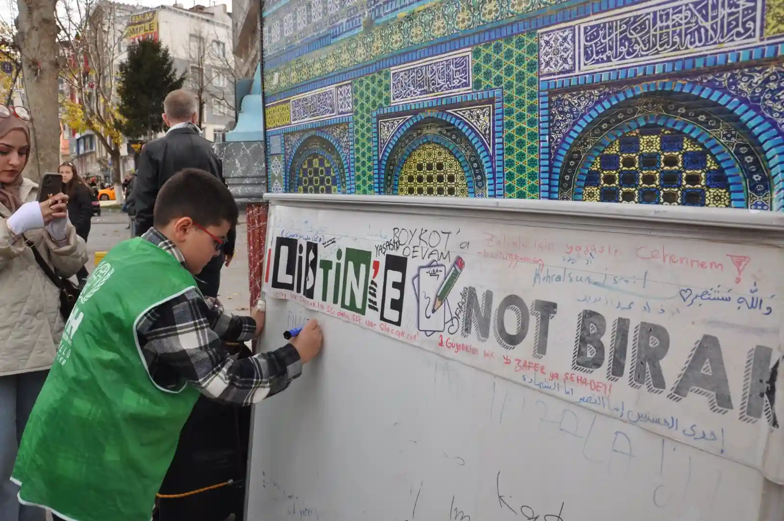 Kütahya’da Çocuklar Zulme Uğrayan Çocuklar Için Yürüdü 3