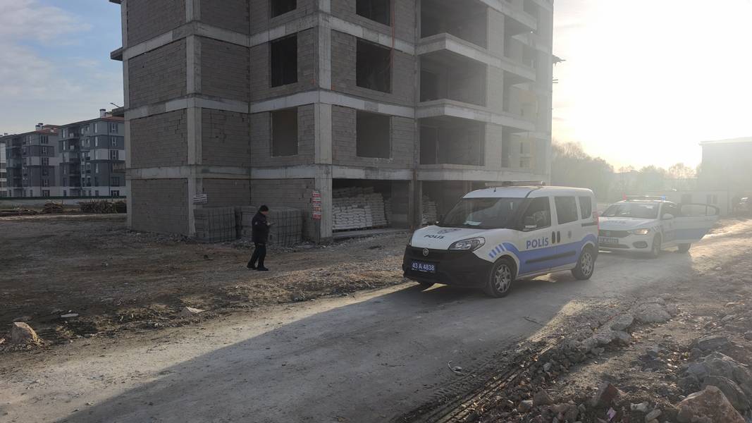 Kütahya’da Inşaattan Düşen Işçi Ağır Yaralandı (6)-1