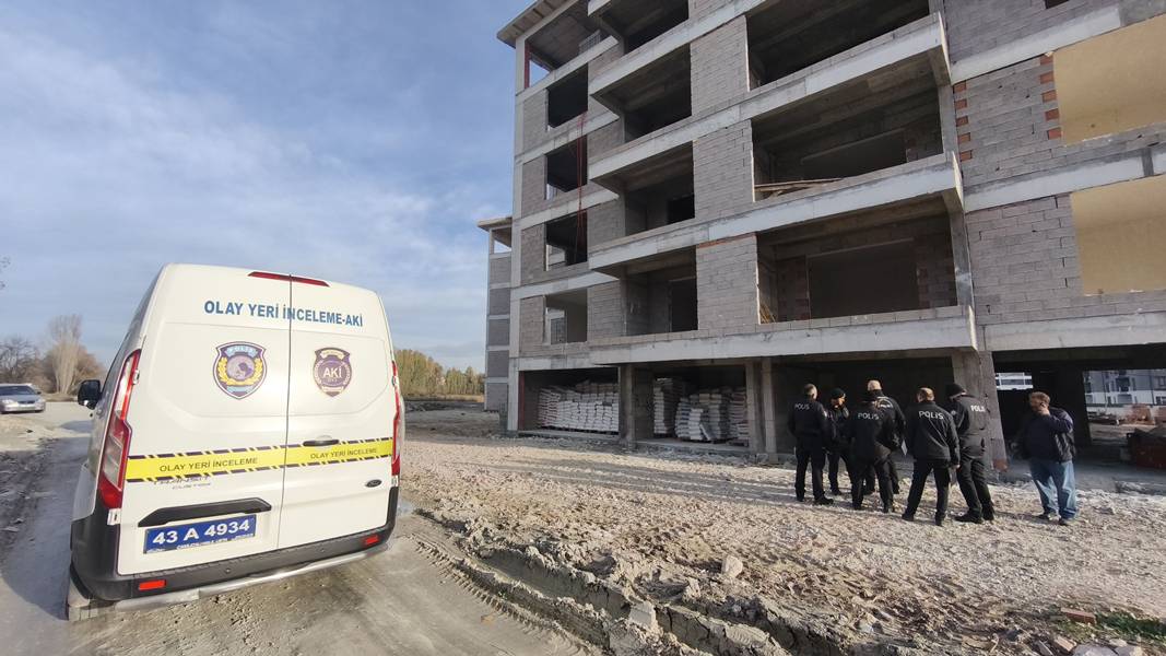 Kütahya’da Inşaattan Düşen Işçi Ağır Yaralandı (7)-1