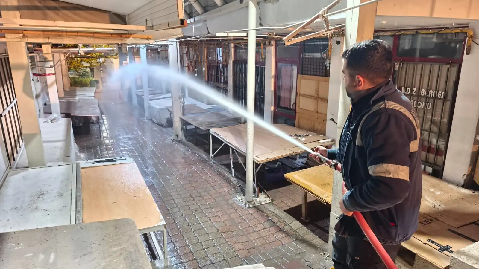 Kütahya’da İşportacılar Pazarı Temizlendi 1