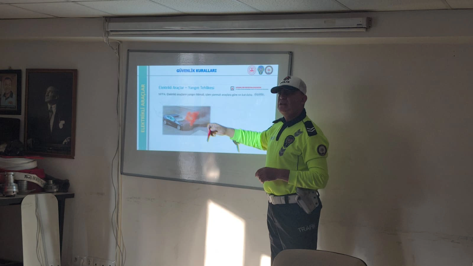 Kütahya’da Itfaiye Ekiplerine Elektrikli Araç Yangını Eğitimi