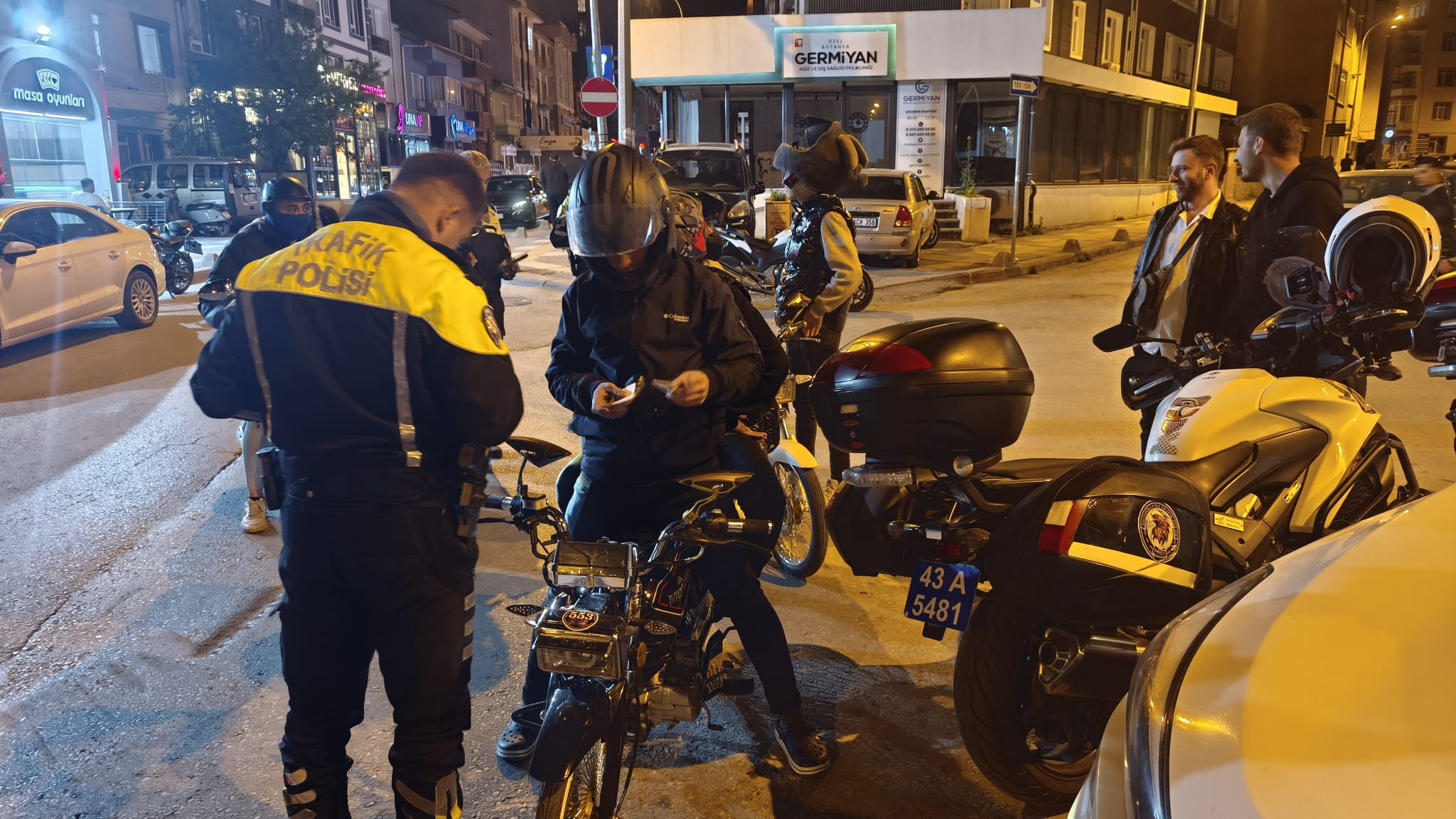 Kütahya’da Motosiklet Sürücülerine Yelek Denetimi (1)