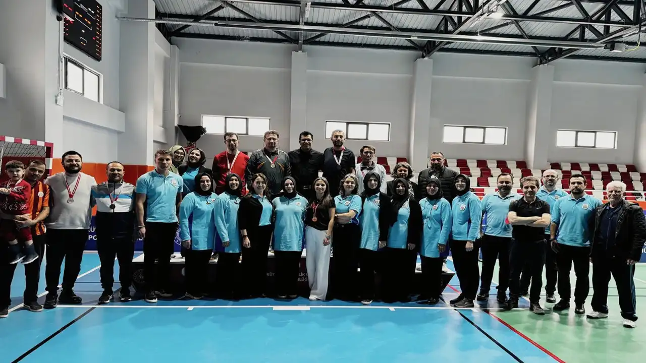 Kütahya’da Öğretmenler Günü Için Masa Tenisi Turnuvası Düzenlendi 1