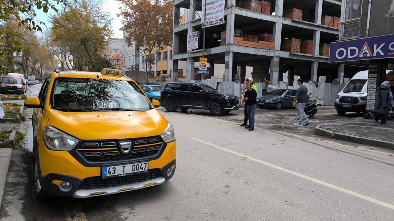 Kütahya’da Otomobil Ile Motosiklet Çarpıştı 1 Kişi Yaraland I1