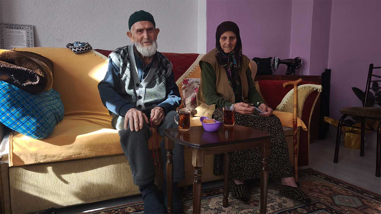 Kütahya’da Üzüm Çifti, 70 Yıl Aynı Yastığa Baş Koydu4