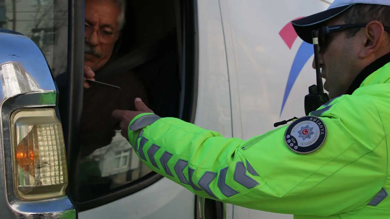 Kütahya’da Zorunlu Kış Lastiği Denetimleri Başladı4-1