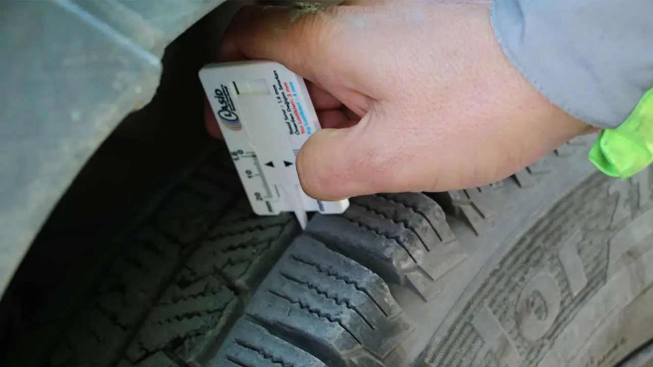 Kütahya’da Zorunlu Kış Lastiği Denetimleri Başladı5-1