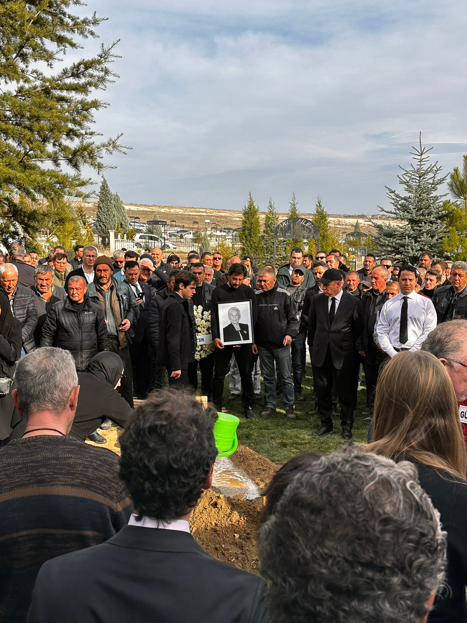 Kütahyalı Iş Insanı Rıza Güral’ın Eşi Yıldız Güral Defnedildi (1)