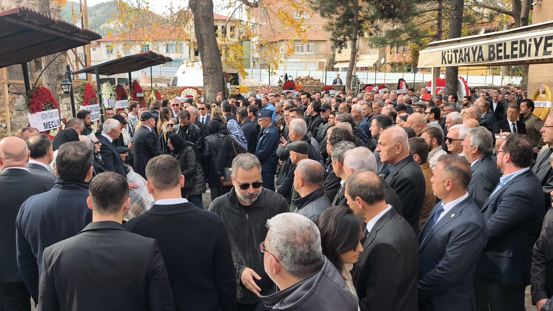 Kütahyalı Iş Insanı Rıza Güral’ın Eşi Yıldız Güral Defnedildi (2)-1