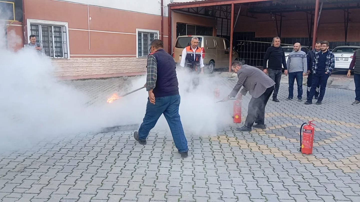 Müftülük Personeline Yangın Söndürme Eğitimi Ve Tatbikat Düzenlendi