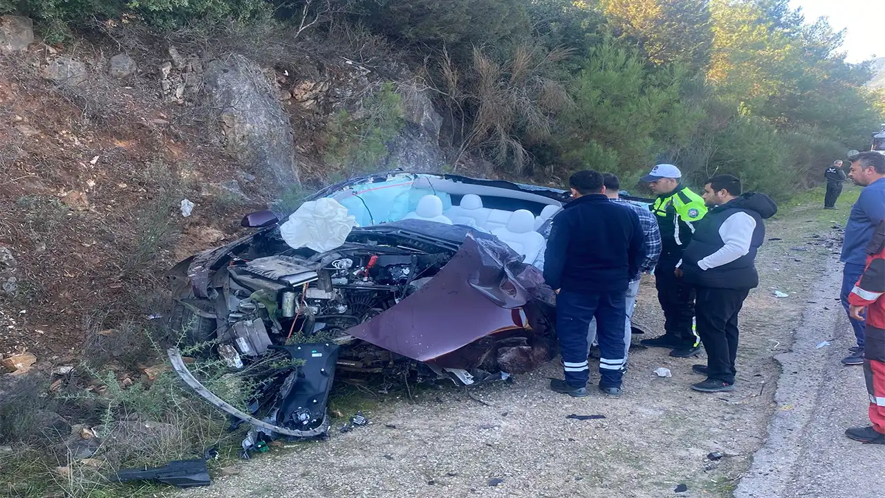 Muğla’da Tır Ve Otomobil Çarpıştı 2 Yaralı 1