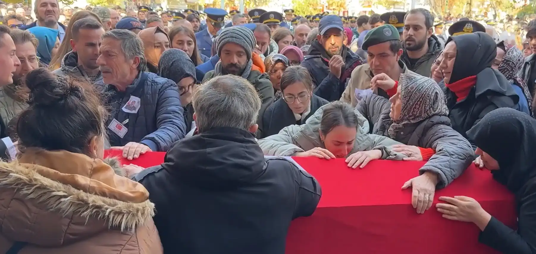Şehit Üsteğmen Emre Mercan Eskişehir’de Son Yolculuğuna Uğurlandı3