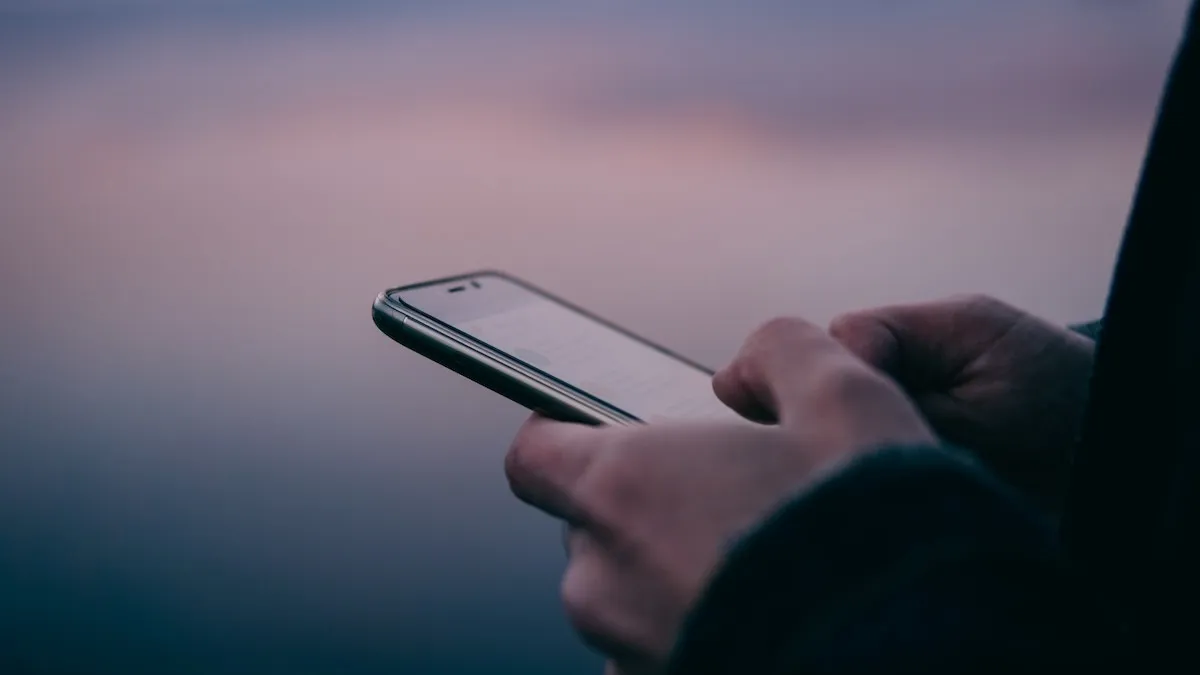 Sosyal Medya Ekranların Ardında Yeni Bir Toplum Kuruyor0