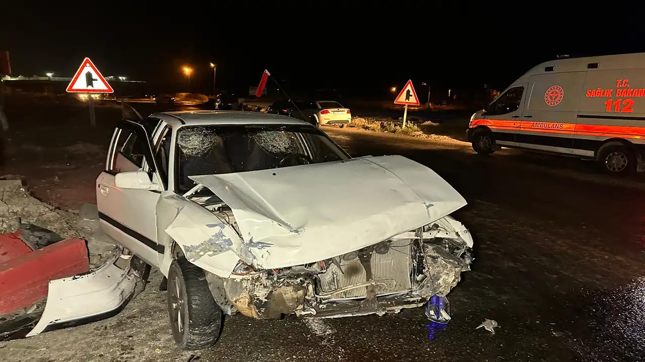 Uşak’ta Iki Otomobil Çarpıştı 10 Kişi Yaralandı 3