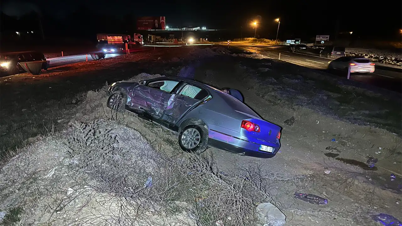 Uşak’ta Iki Otomobil Çarpıştı 10 Kişi Yaralandı