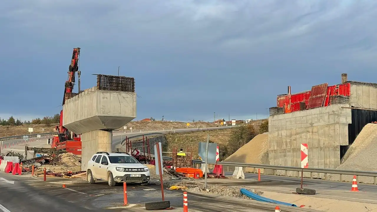 Uşak’ta Üst Geçit Inşaatında Iş Kazası 1 Kişi Hayatını Kaybetti 1