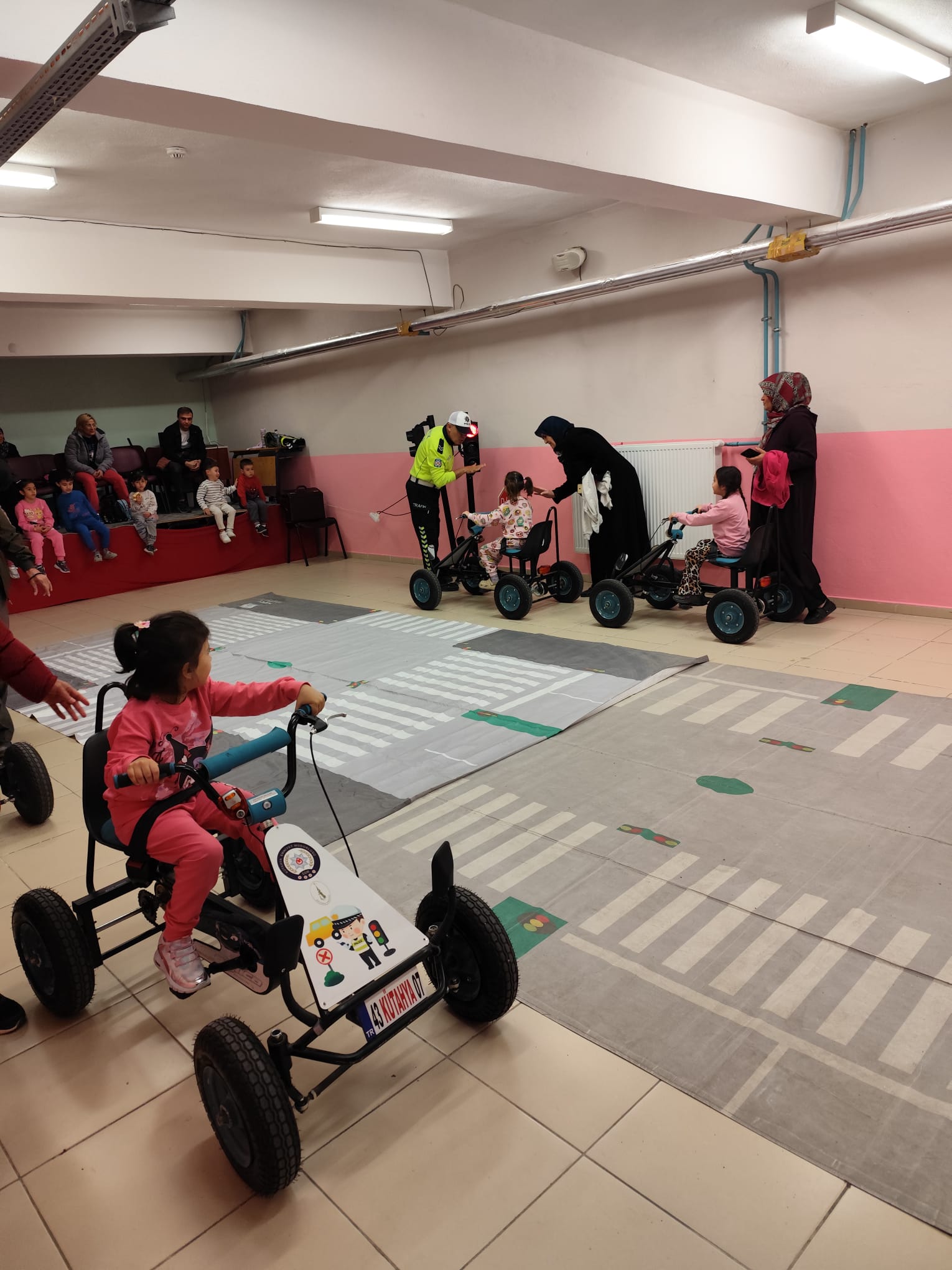 Yenidoğan İlkokulu’nda Öğrenci Ve Velilere Trafik Eğitimi (4)