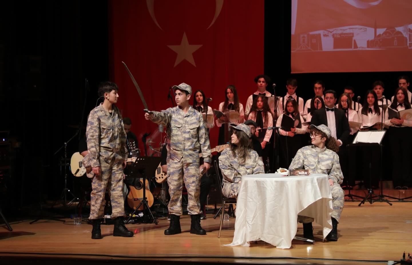 Kütahya’da “Kim Var?” temalı sanat etkinliği yapıldı 3