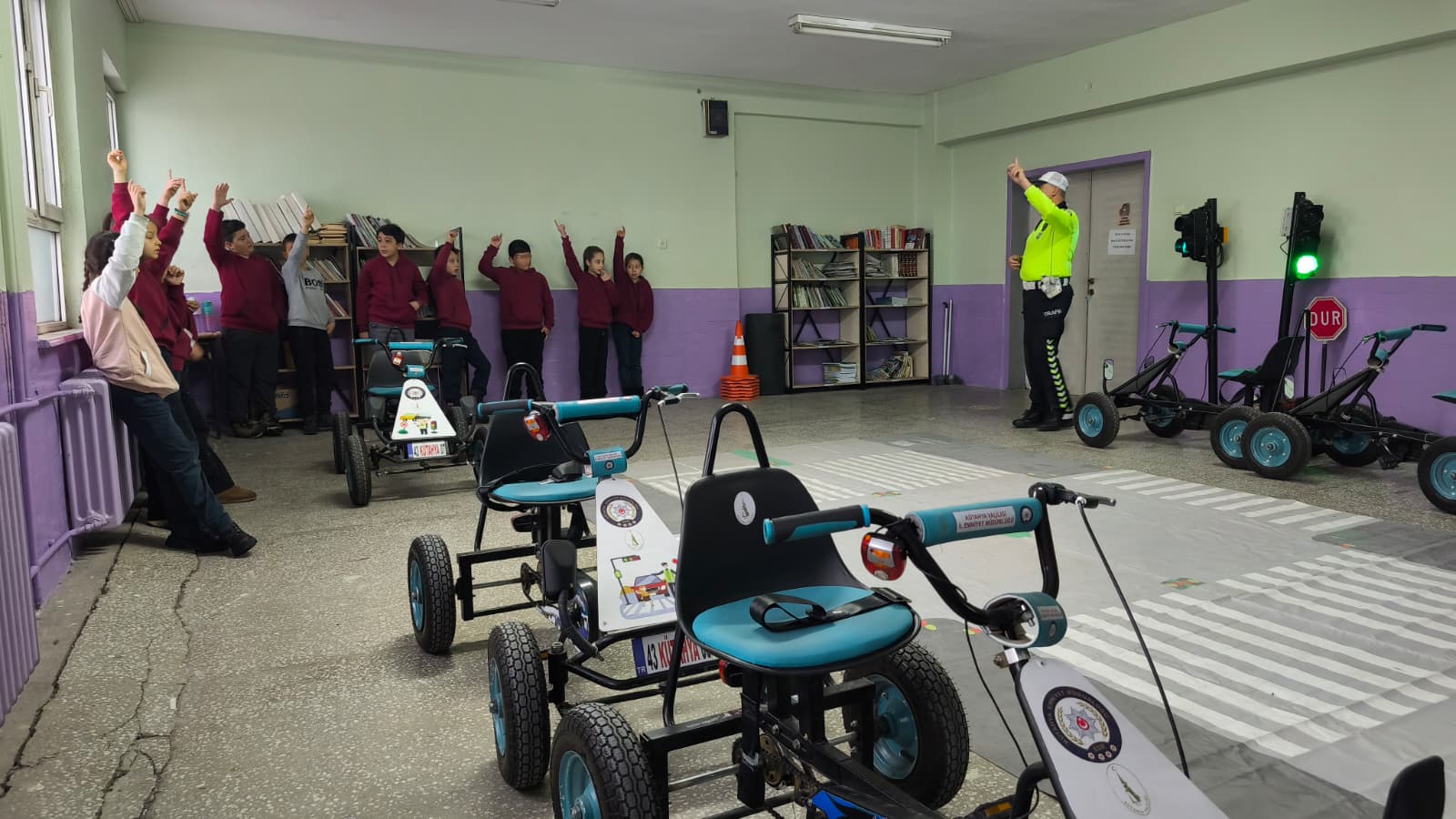 Kütahya’da ilkokul öğrencilerine trafik eğitimleri sürüyor