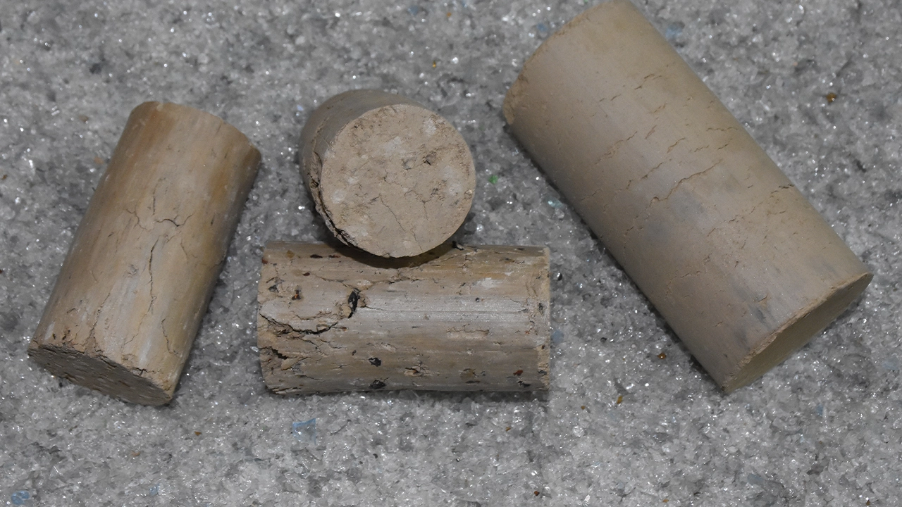 Afyon’da Atık Cam, Lastik Ve Poşetle Yol Ömrü Iki Katına Çıktı 3