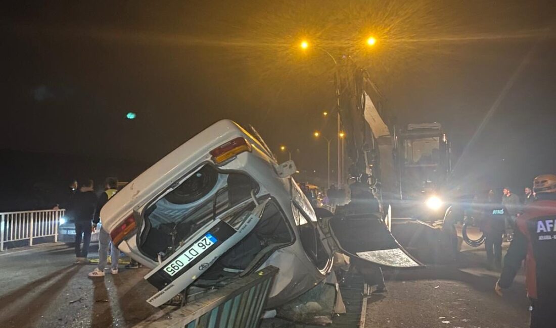 Afyonkarahisar’da Köprü Demirlerine Çarpan Otomobilde 1 Ölü, 3 Yaralı1